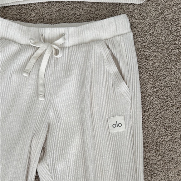 ALO Muse Ribbed Lounge Set - Picture 3 of 6